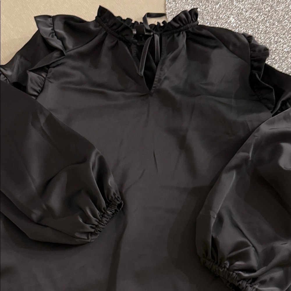 Saks Fifth Avenue women’s silk Black Ruffle Top small